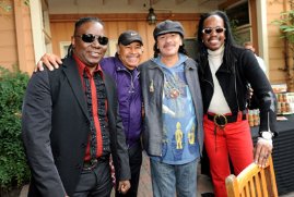 Фото - Карлос Сантана: 269x181 / 18 Кб