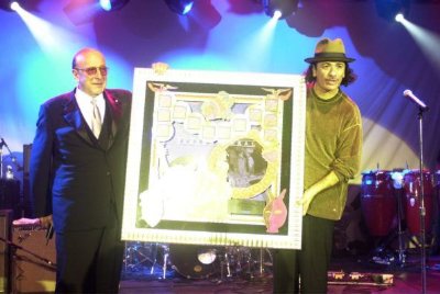 Фото - Карлос Сантана: 400x268 / 26 Кб