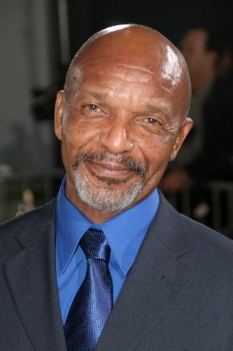 Фото - Генри Дж. Сандерс: 333x500 / 29 Кб