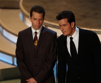 Фото - Чарли Шин: 327x267 / 14 Кб