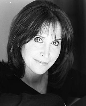 Фото - Джина Хехт: 300x369 / 17 Кб