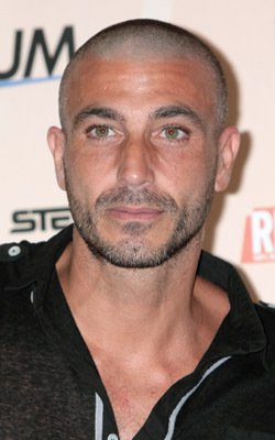 Фото - Даниеле Лиотти: 250x400 / 20 Кб