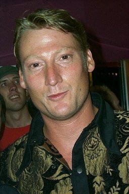 Фото - Аарон Перл: 256x384 / 31 Кб