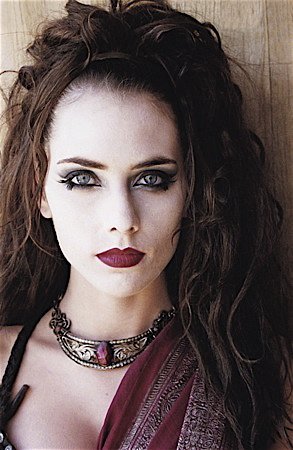 Фото - Эдриэнн Уилкинсон: 293x450 / 38 Кб