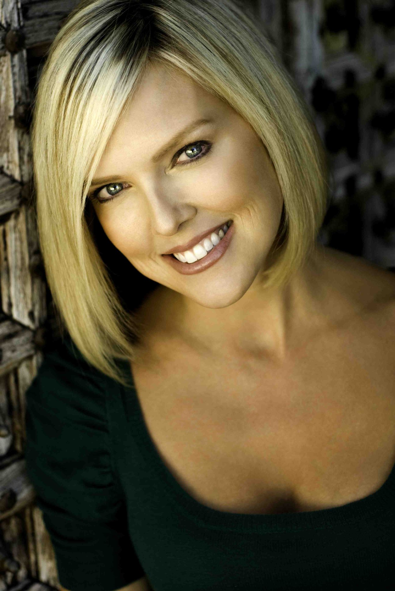 Фото - Kelly Vaughn: 1371x2048 / 325 Кб