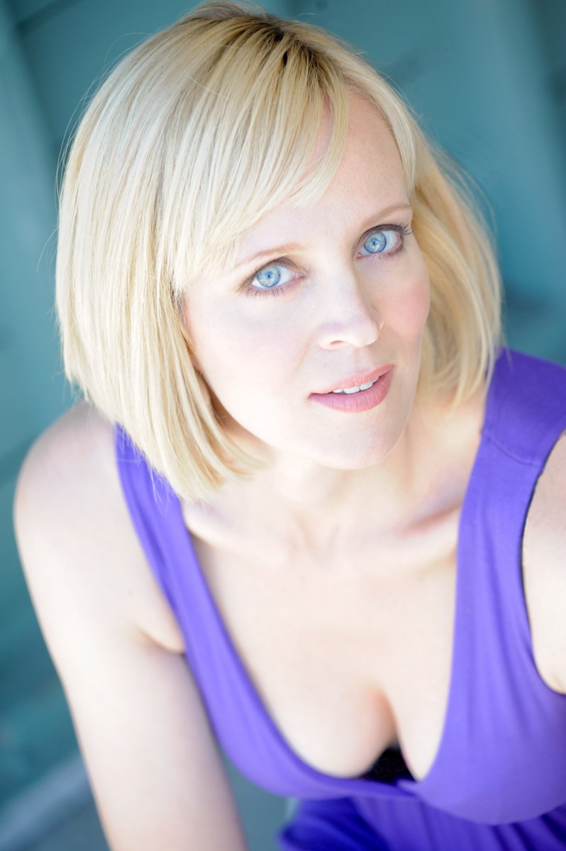 Фото - Анджела Лэндис: 798x1200 / 93 Кб