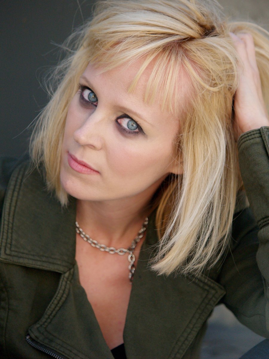 Фото - Анджела Лэндис: 900x1200 / 158 Кб