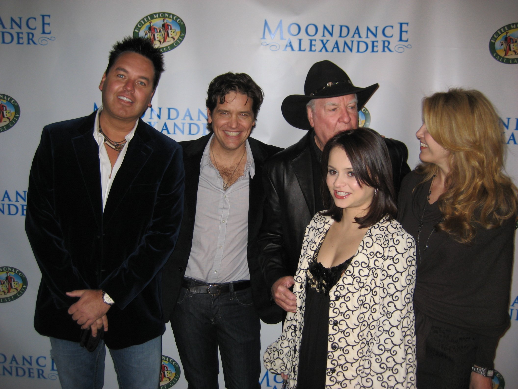 Фото - Jimmy Chunga: 2112x1584 / 424 Кб