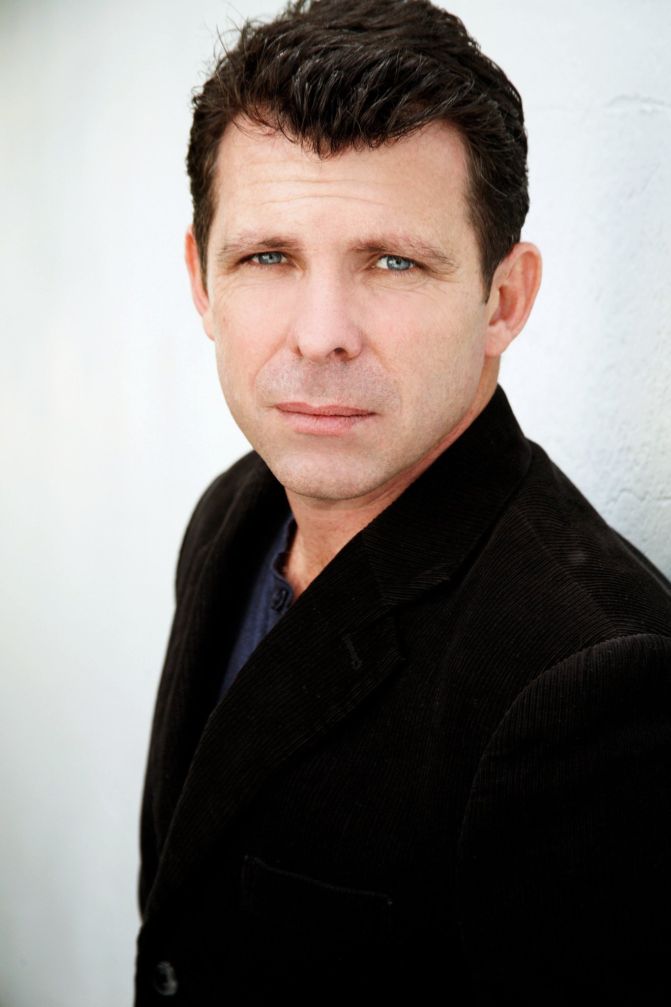 Фото - Уорвик Янг: 1365x2048 / 272 Кб