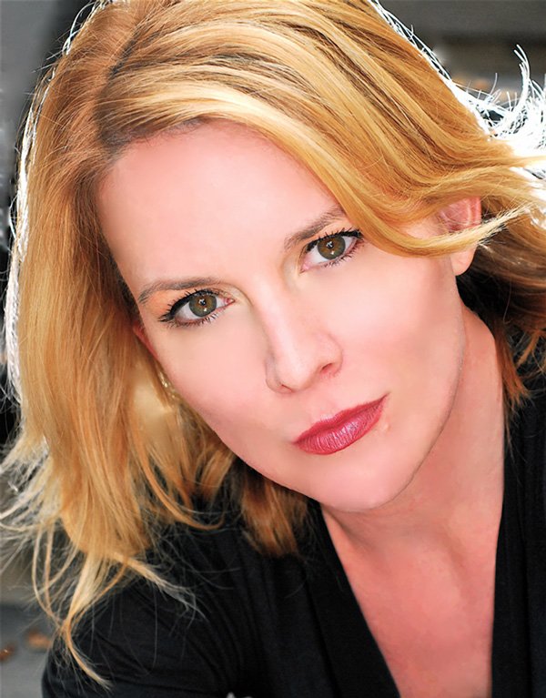 Фото - Лорел Холломэн: 600x767 / 94 Кб