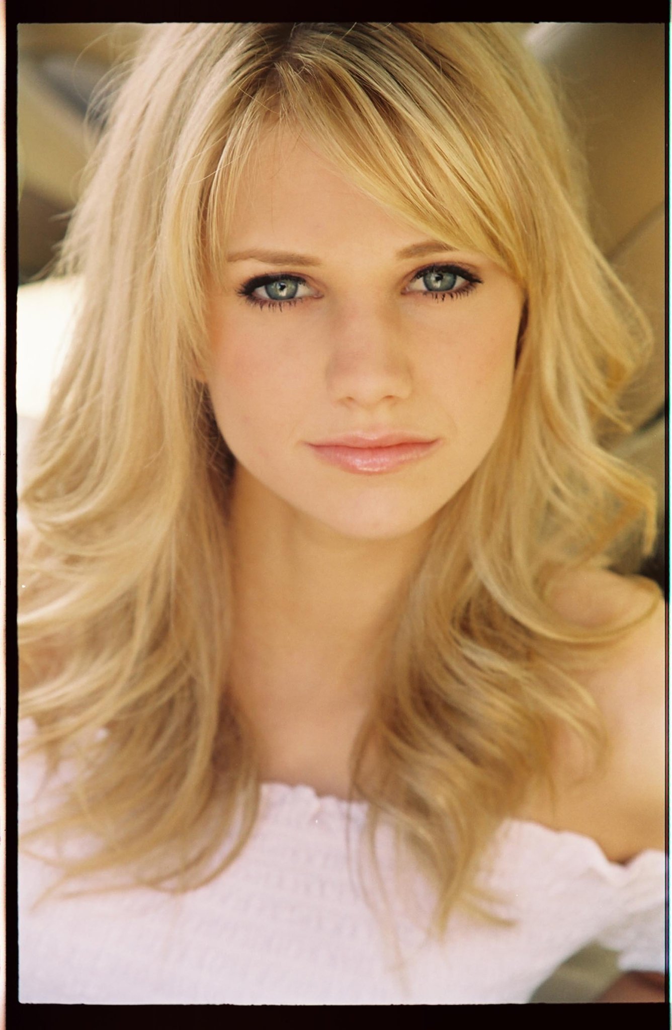 Фото - Katie Gill: 1336x2048 / 266 Кб