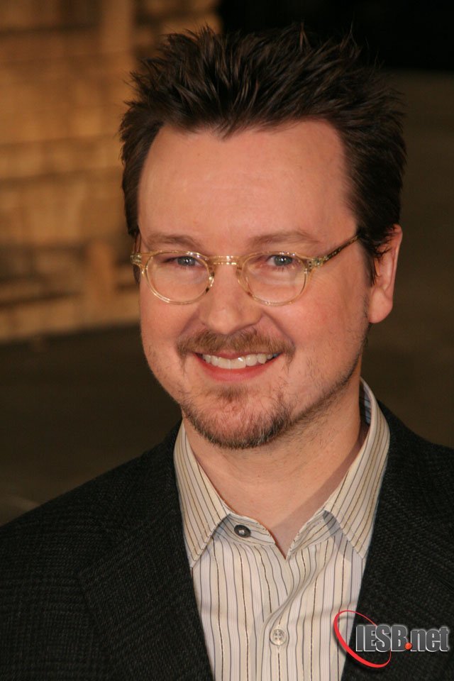 Фото - Мэтт Ривз: 640x960 / 86 Кб