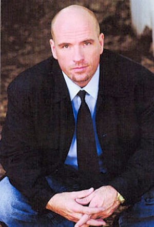 Фото - Дин Кадворф: 300x443 / 27 Кб