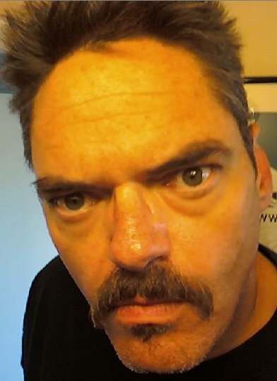 Фото - Марк Бернэм: 392x540 / 31 Кб