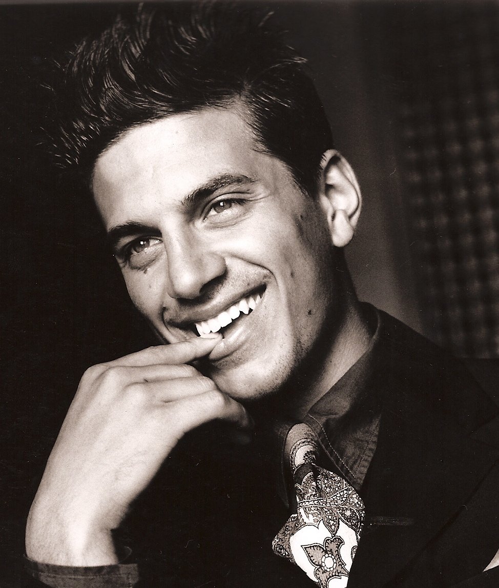 Фото - Эндрю Дэволи: 974x1147 / 187 Кб