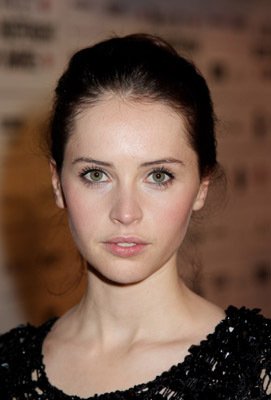 Фото - Фелисити Джонс: 271x400 / 18 Кб