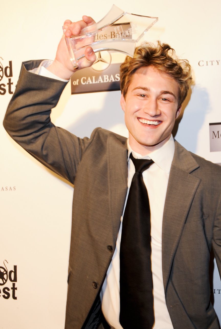 Фото - Brendan Bradley: 864x1285 / 121 Кб