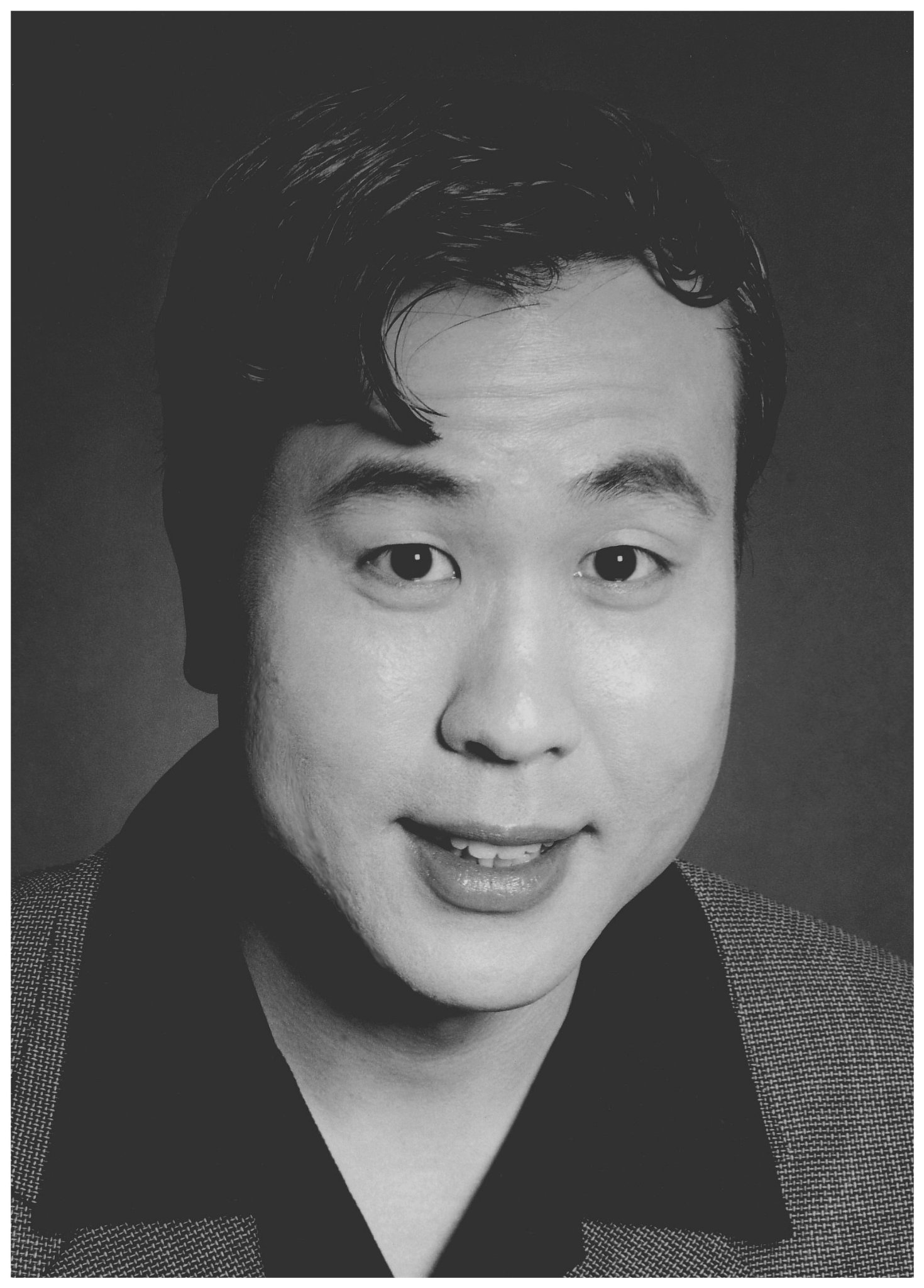 Фото - Robert Lin: 1470x2048 / 320 Кб