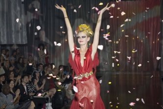 Фото - Сара Пэкстон: 333x222 / 20 Кб