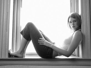 Фото - Джули МакНивен: 300x225 / 13 Кб