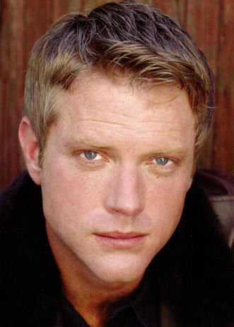 Фото - Mikal Kartvedt: 331x461 / 25 Кб