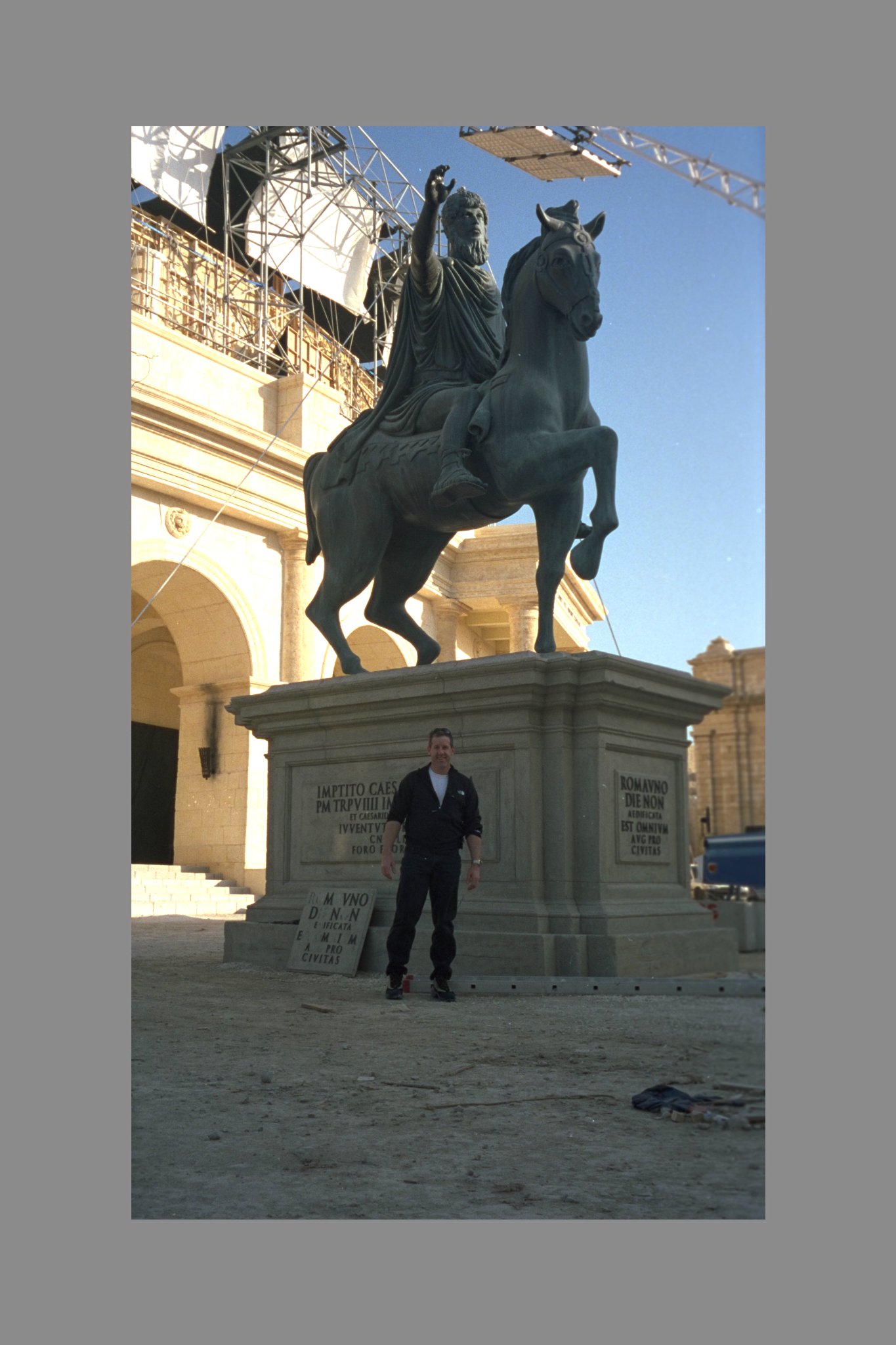 Фото - Брайан Смиж: 1365x2048 / 273 Кб