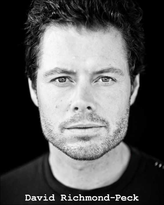 Фото - Дэвид Ричмонд-Пек: 565x706 / 57 Кб