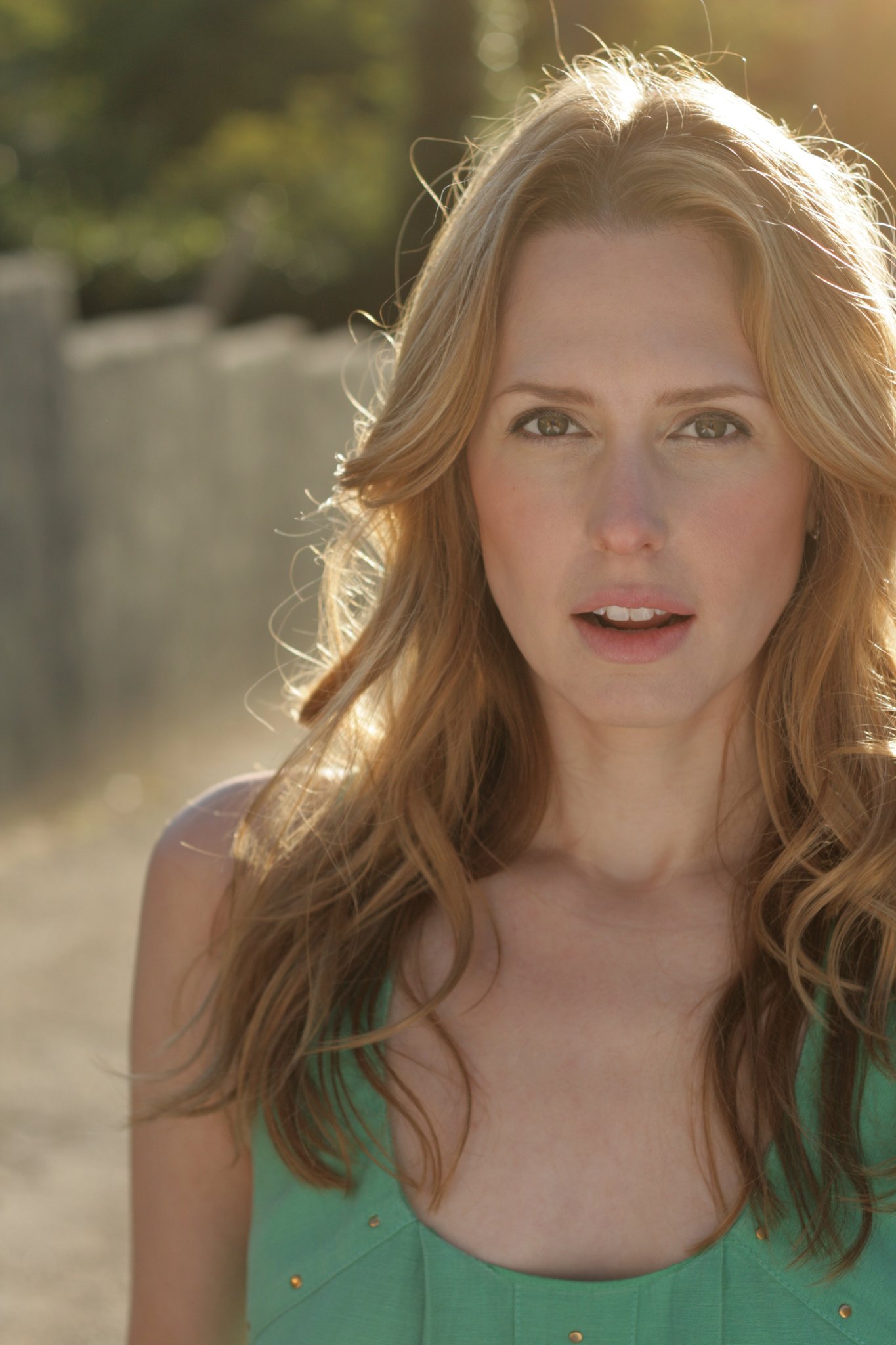 Фото - Джессика Макинсон: 1365x2048 / 257 Кб