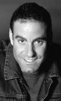 Фото - Michael J. Peluso: 200x328 / 16 Кб