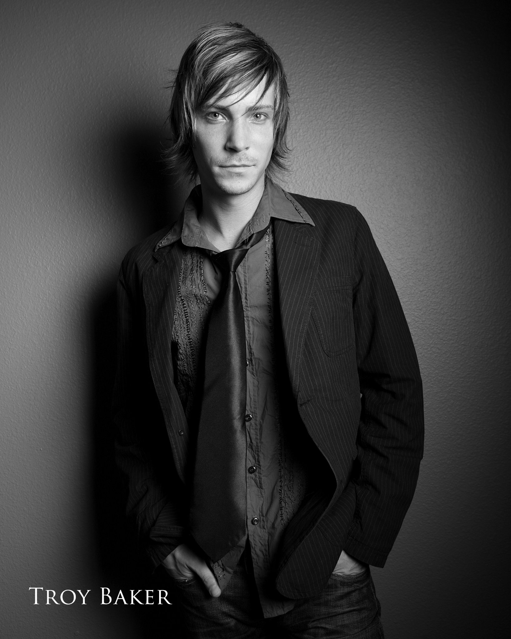 Фото - Трой Бэйкер: 1638x2048 / 430 Кб