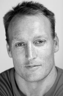 Фото - Найджел Харбах: 211x318 / 12 Кб