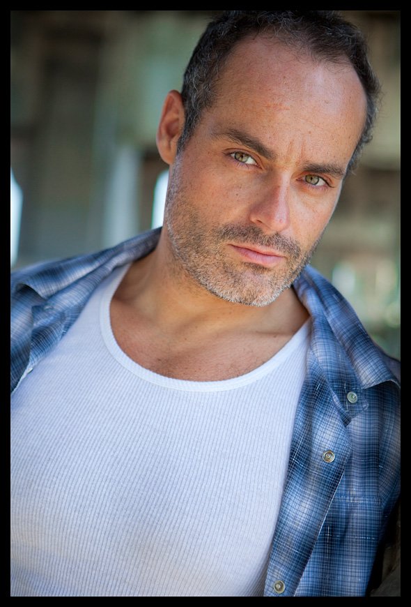 Фото - Кирон Эллиотт: 590x870 / 98 Кб