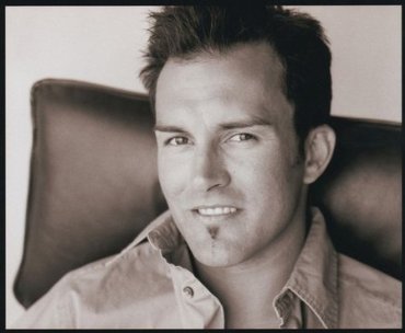 Фото - Sean Whale: 370x304 / 19 Кб