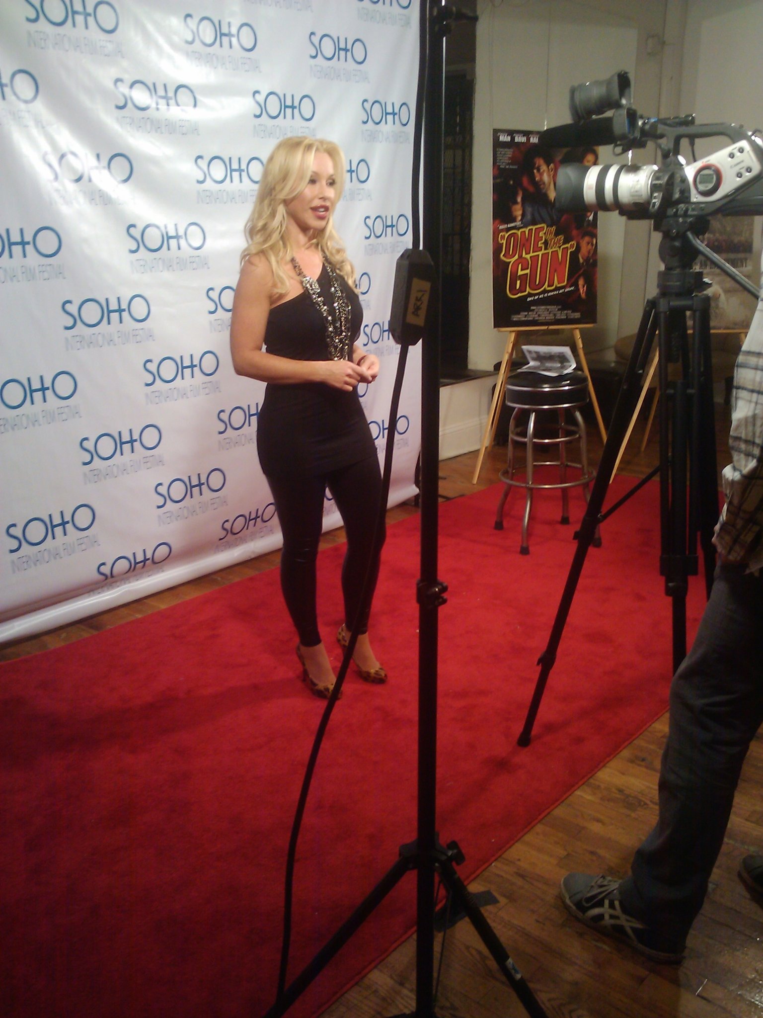 Фото - Rachael Robbins: 1536x2048 / 378 Кб