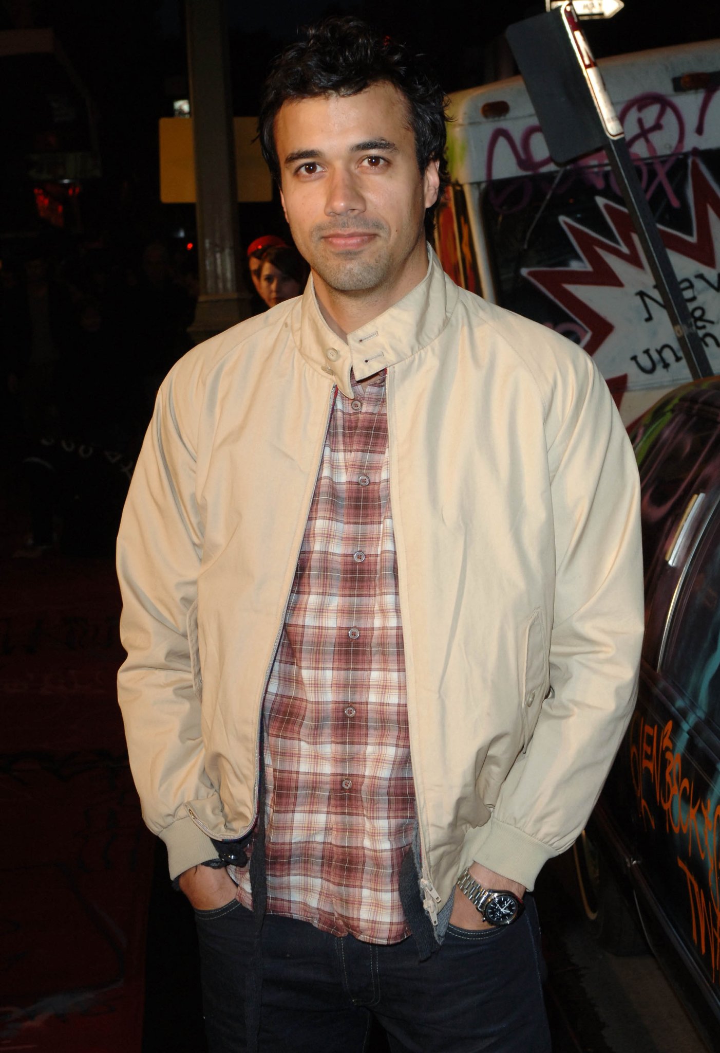 Фото - Филлип Риз: 1402x2048 / 323 Кб