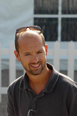 Фото - Морис Бартелеми: 300x452 / 20 Кб