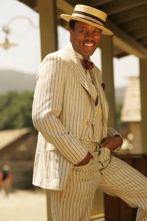 Фото - Raymond T. Williams: 300x450 / 28 Кб