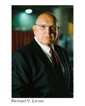 Фото - Ричард В. Ликата: 288x360 / 16 Кб