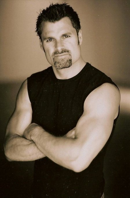 Фото - Джон МакДоналд: 450x684 / 44 Кб