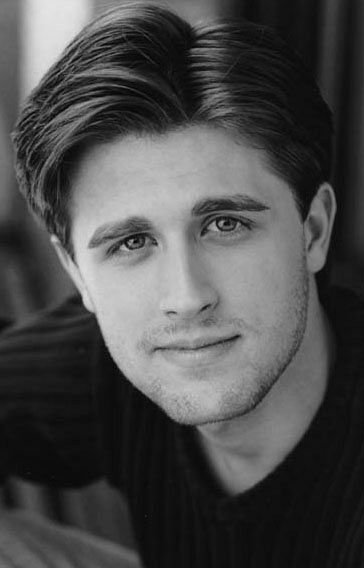 Фото - Nicholas J. Coleman: 364x568 / 26 Кб