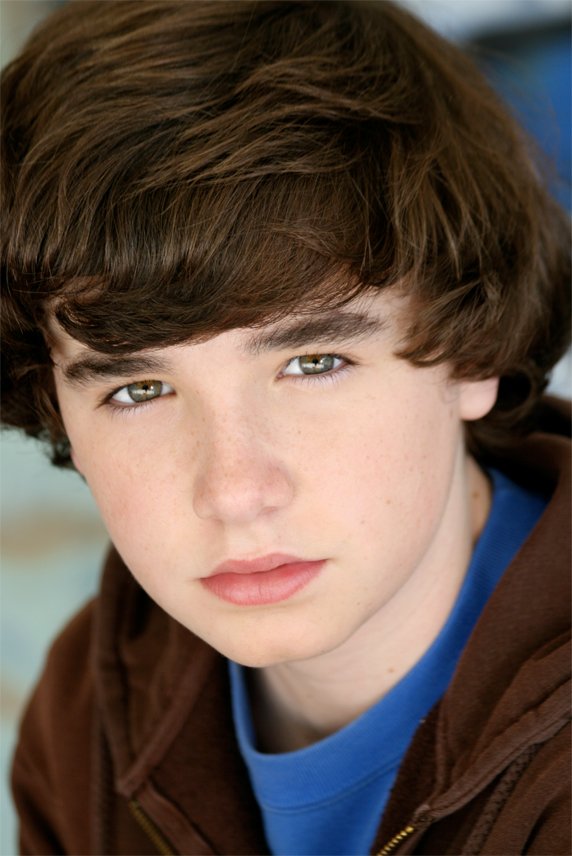 Фото - Ethan Dampf: 572x856 / 74 Кб