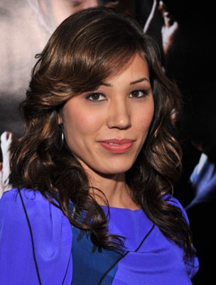 Фото - Микаэла Конлин: 304x400 / 25 Кб