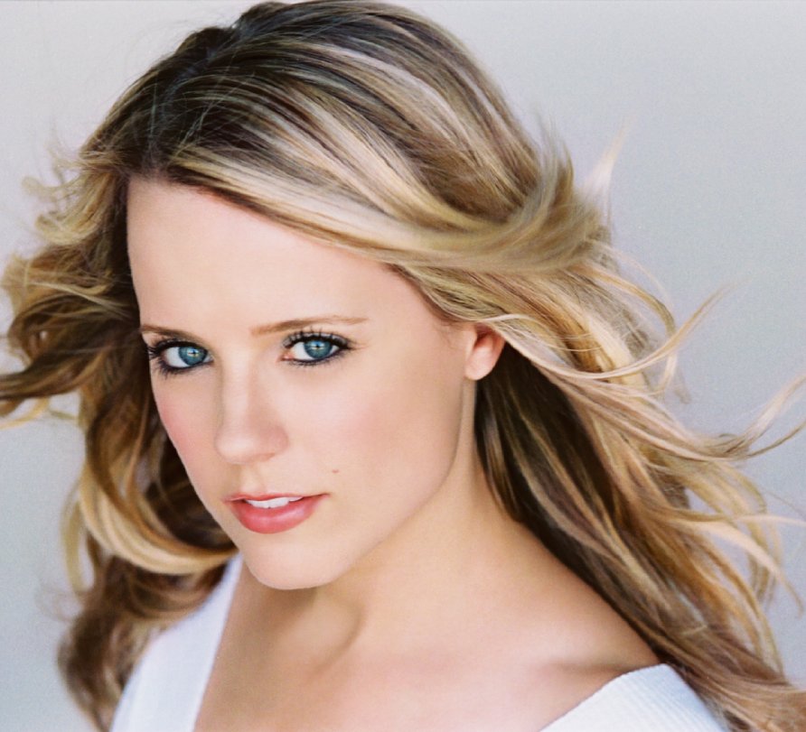 Фото - Эллисон Мунн: 892x811 / 105 Кб