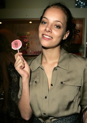 Фото - Бижу Филлипс: 285x400 / 23 Кб