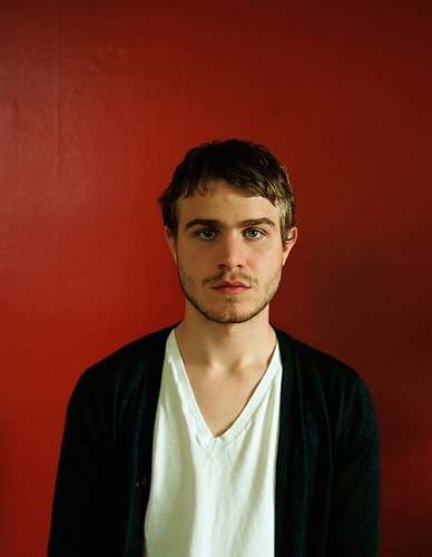 Фото - Брэйди Корбет: 388x500 / 23 Кб