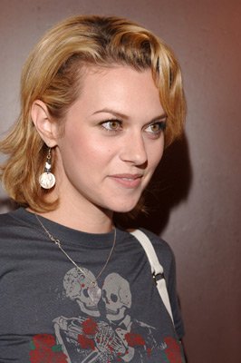 Фото - Хилари Бертон: 266x400 / 22 Кб