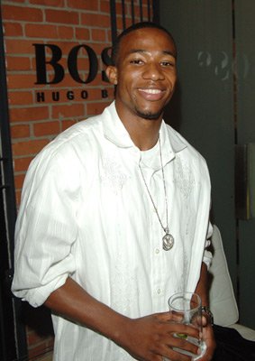 Фото - Арлен Эскарпета: 283x400 / 24 Кб