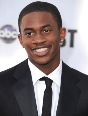 Фото - Малкольм Дэвид Келли: 304x400 / 17 Кб