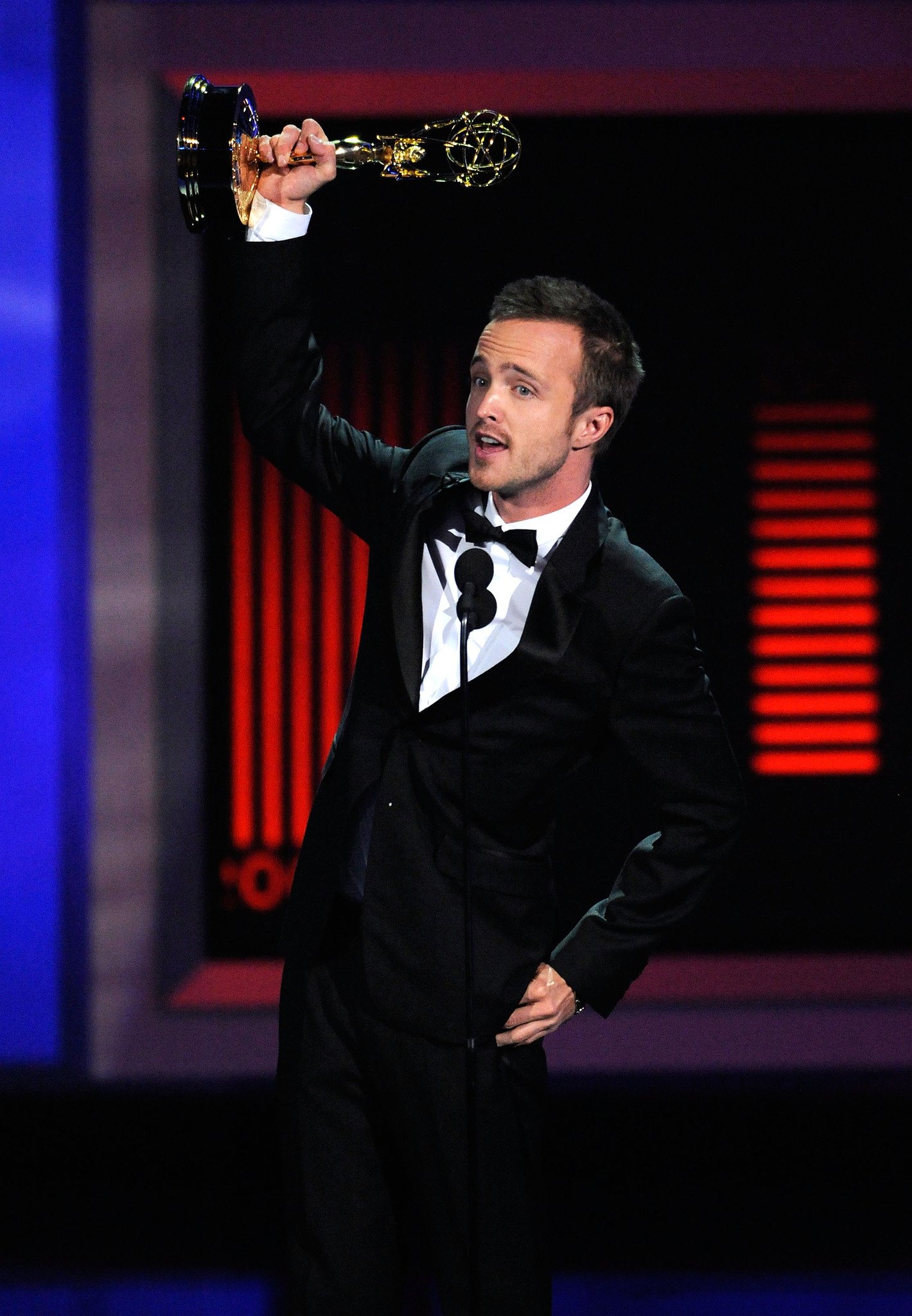 Фото - Аарон Пол: 1420x2048 / 403 Кб