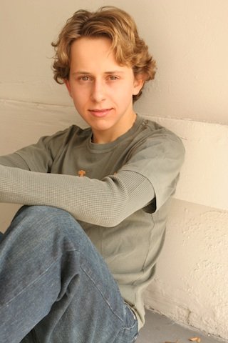 Фото - Дэвид Дорфман: 320x480 / 26 Кб